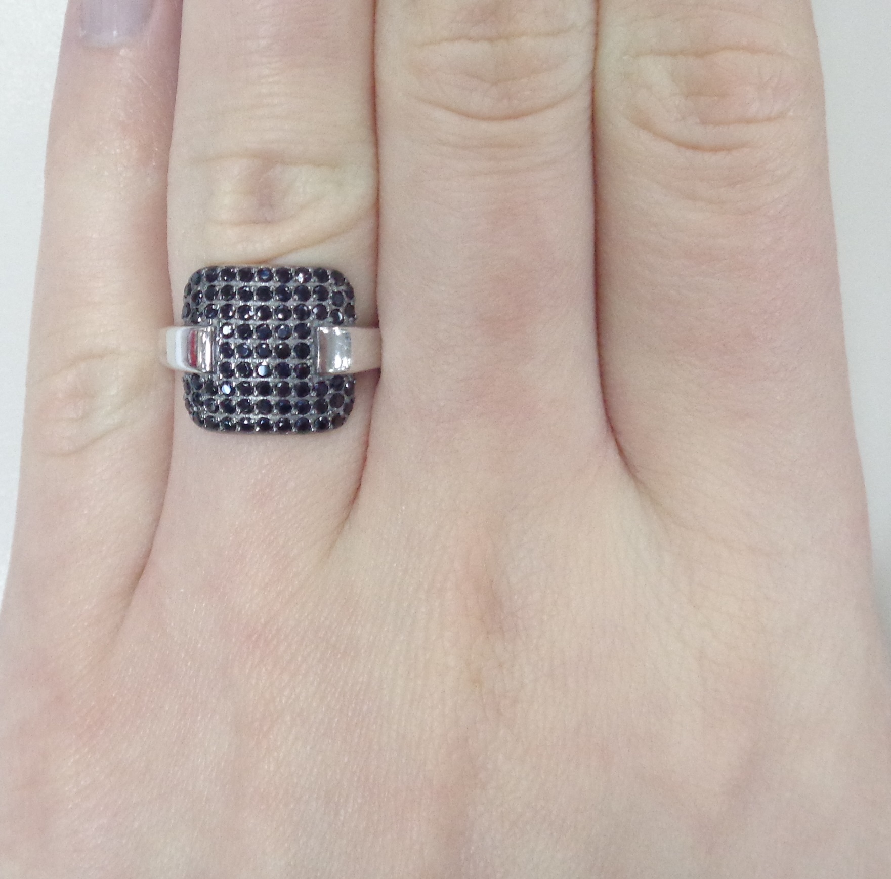 Серебряное кольцо со шпинелью